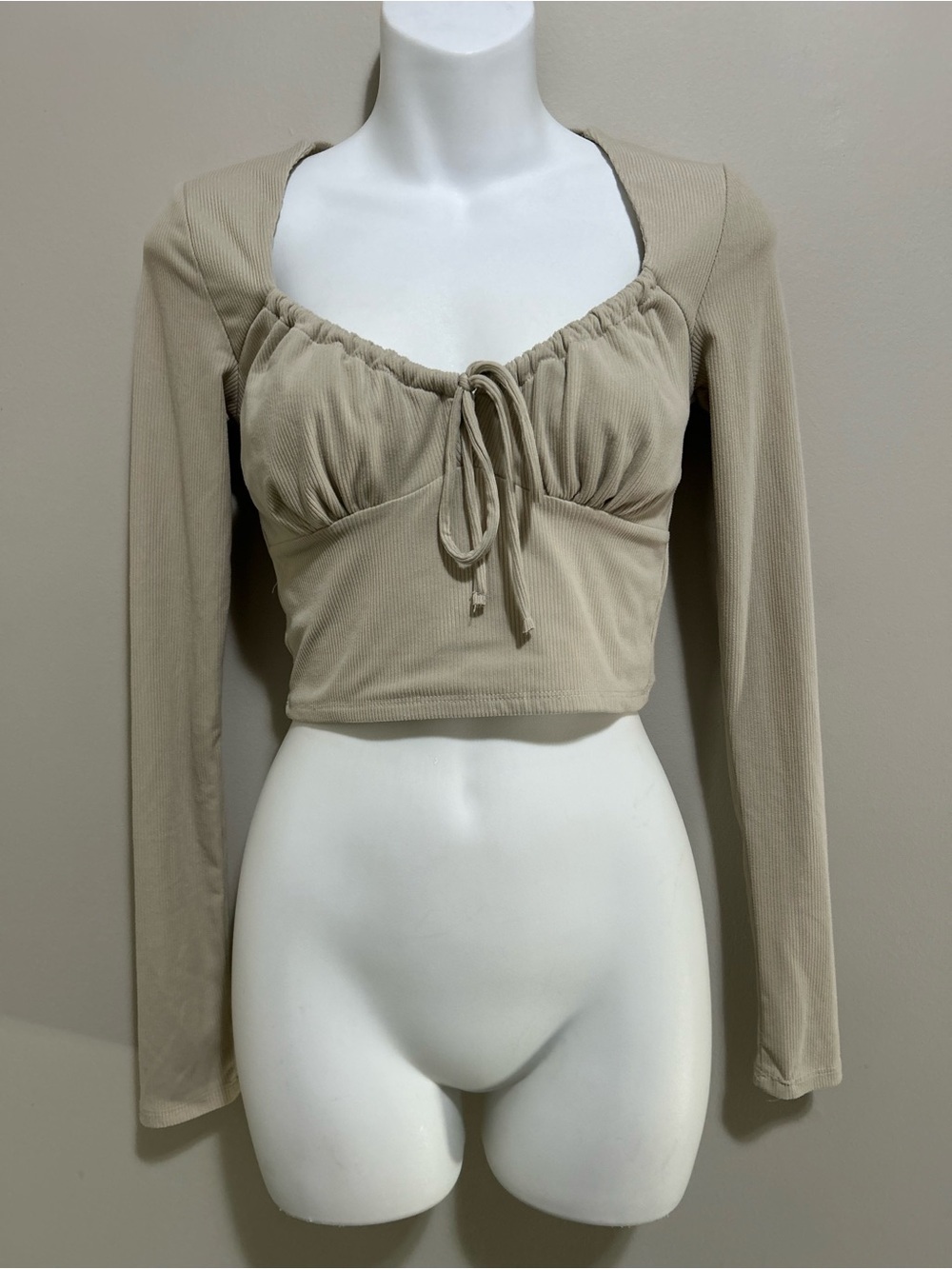 Aeropostale Beige Ruched Tie-Front Long Sleeve Crop Top